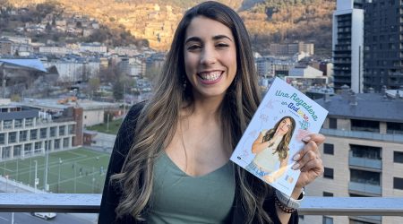 Andrea Regadera presentant el seu llibre ‘Una Regadera en Andorra’