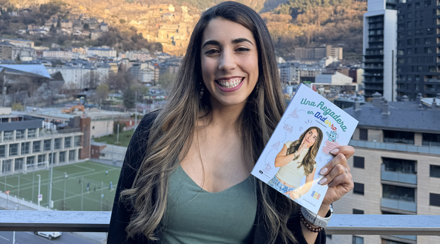 Andrea Regadera presentant el seu llibre ‘Una Regadera en Andorra’