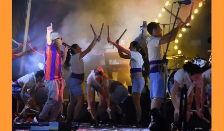 Els Bastoners Lauredians en una actuació de Buhos