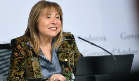 La ministra, Conxita Marsol, compareixent en roda de premsa