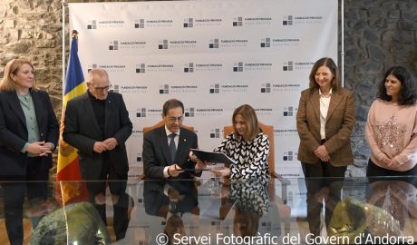 Els responsables que han signat els tres convenis amb la Fundació privada Maria Maestre