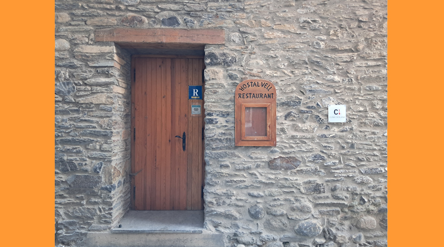 Entrada a l'Hostal Vell d'Anserall (Foto: Ajuntament de les Valls de Valira)