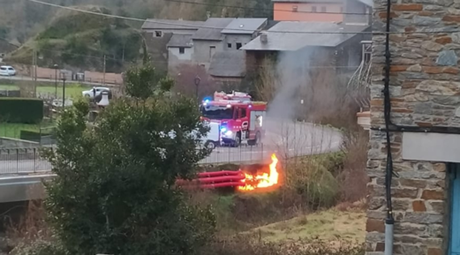 Incendi d'una línia elèctrica a Castellbò