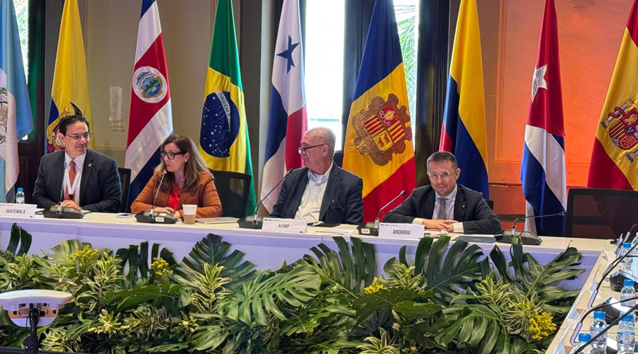 Joan León, a la foto, primer per la dreta