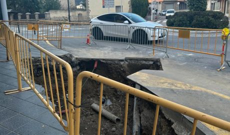 Obres de millora de la xarxa municipal d'aigua a la rotonda de Bisbes Prínceps de la Seu d'Urgell
