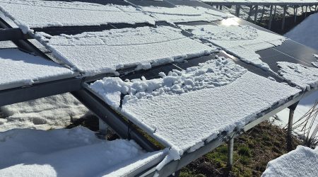 Els panells solars coberts per la neu