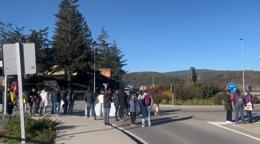 Un dels talls de carretera d'accés a Andorra (RTVA)