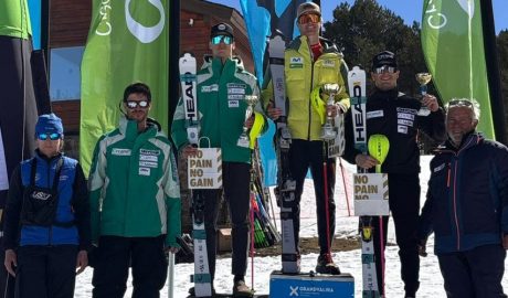 Aubert (1r), Cornella (2n) i Gabriel (3r) al podi masculí de l'eslàlom FIS de l'Esparver d'aquest dimecres