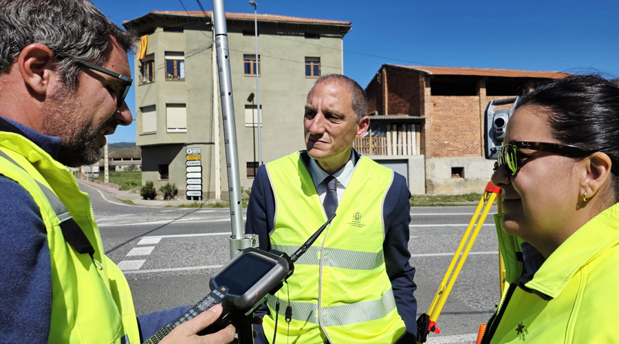 Al centre de la imatge, José Crespín. Foto: Subdelegació