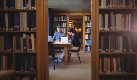 El text aprovat estableix procediments transparents i competitius per a l’accés a la carrera diplomàtica