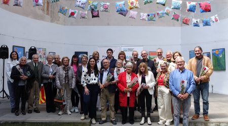 El grup de persones que han participat a la lectura de poemes