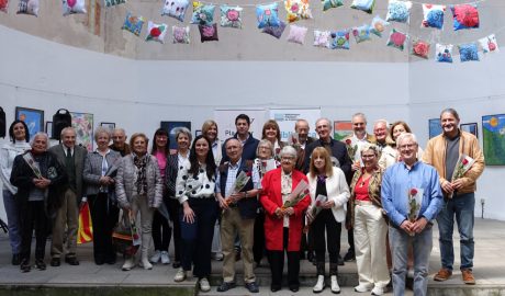 El grup de persones que han participat a la lectura de poemes