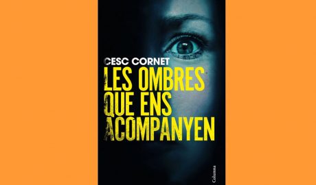 Portada del llibre "Les ombres que ens acompanyen", de Cesc Cornet