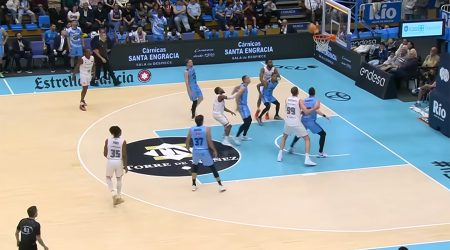 Instant del partit entre el Río Breogán i el BC Andorra