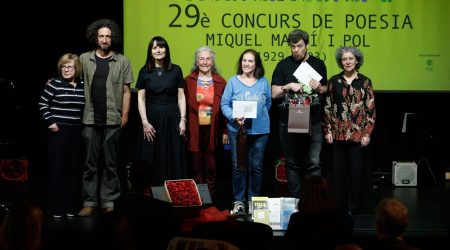 Els guanyadors del certamen amb la ministra, Mònica Bonell, tercera per l'esquerra