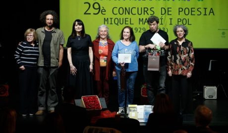 Els guanyadors del certamen amb la ministra, Mònica Bonell, tercera per l'esquerra