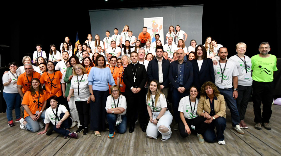 Foto de grup de la 22a edició de la Trobada esportiva de residències (SFGA)