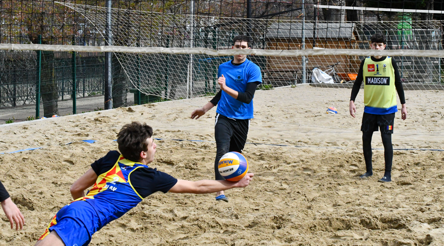 Els jugadors de vòlei platja també s'han concentrat aquests dies (FAVB)