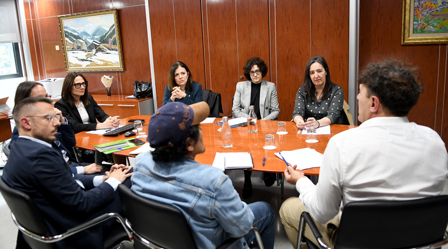 Trobada del Govern amb les associacions de residents peruans, argentins i colombians