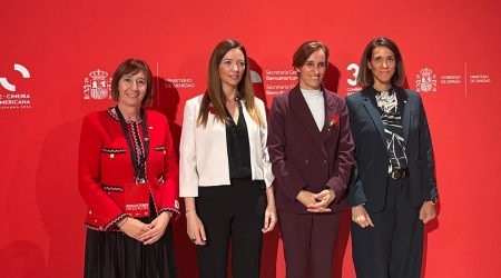 Eva Descarrega, Helena Mas i -primera per la dreta- Cristina Pérez