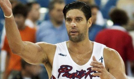 Piculín Ortiz amb la samarreta de Puerto Rico