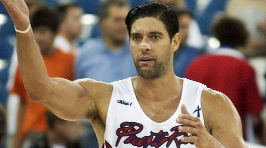 Piculín Ortiz amb la samarreta de Puerto Rico