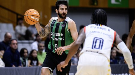 Ricky Rubio en una jugada d'atac de la Penya