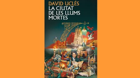 Coberta del llibre "La ciutat de les llums mortes", de David Uclés
