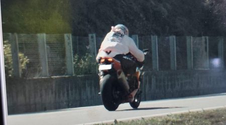 La moto captada circulant a 202 km/h