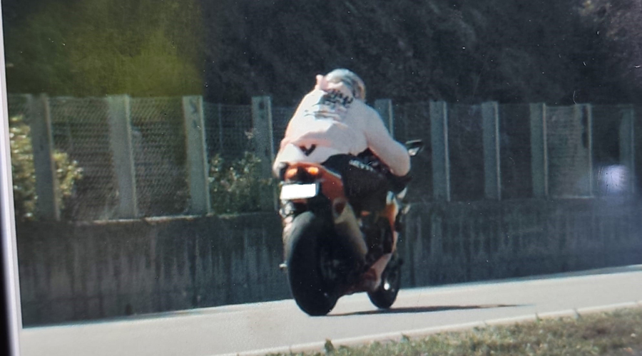 La moto captada circulant a 202 km/h (Mossos d'Esquadra)