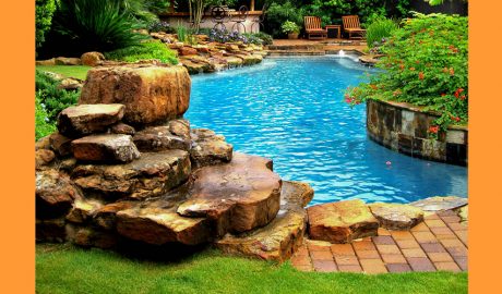 Bonica piscina natural en una propietat privada