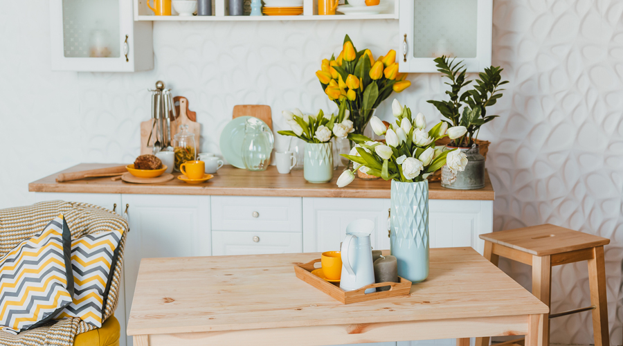 Plantes i flors en una casa