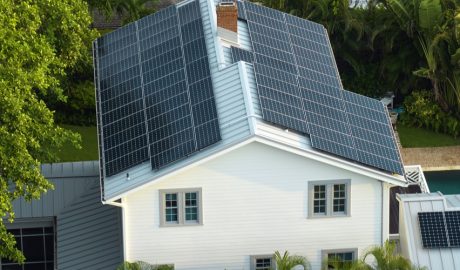 Una casa amb plaques solars