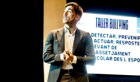 El taller portava per títol  “Detectar, prevenir i actuar: respostes davant de l’assetjament escolar des de l’esport”