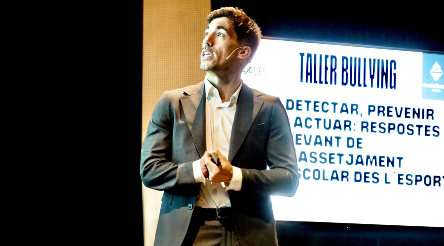 El taller portava per títol  “Detectar, prevenir i actuar: respostes davant de l’assetjament escolar des de l’esport”