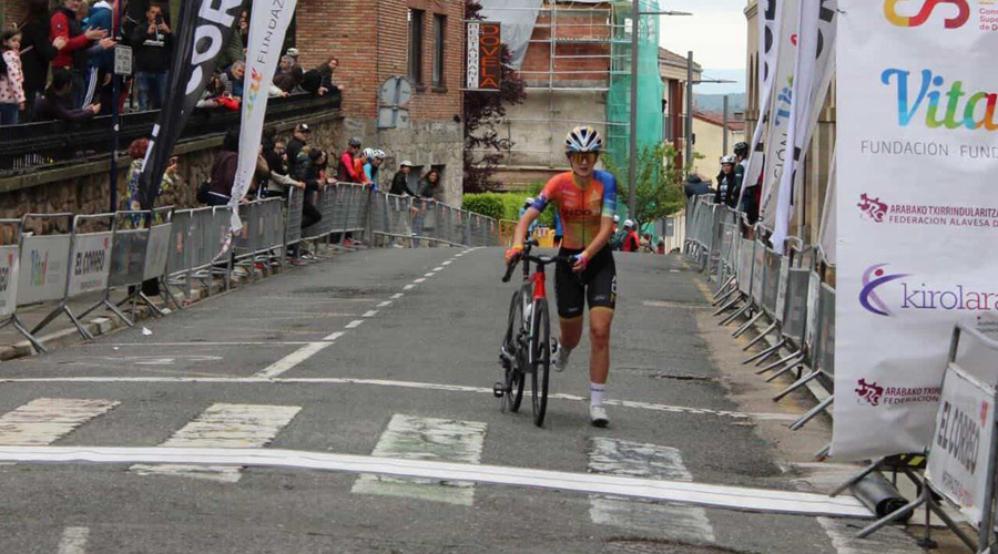 Valeria Piñol just després de la caiguda (Andona Racing)