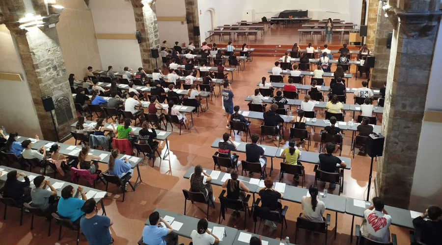 La sala Sant Domènec ocupada pels alumnes