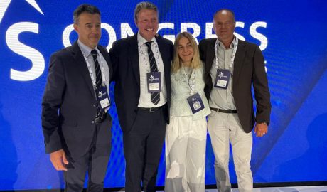 Toussaint, a la dreta, amb Magdalena Kast, d'Argentina, May Peus, d'Espanya, i el nou president de la FIS, Alexander Ospelt