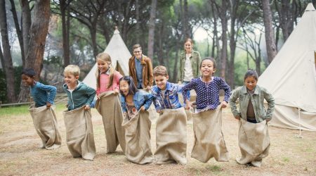 Infants en un campament d'estiu