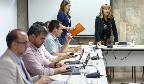 A la dreta, la ministra Marsol en la reunió del Consell Econòmic i Social