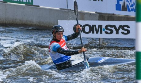 Mònica Doria durant la competició en caiac