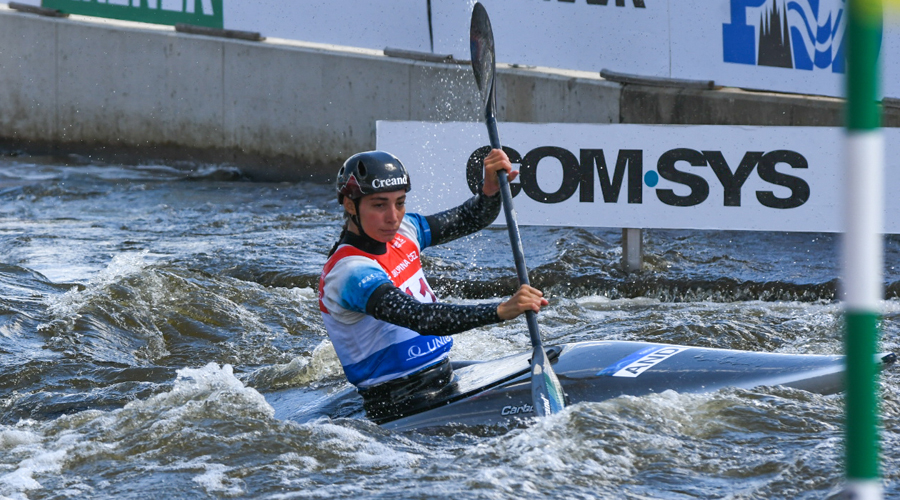 Mònica Doria durant la competició en caiac