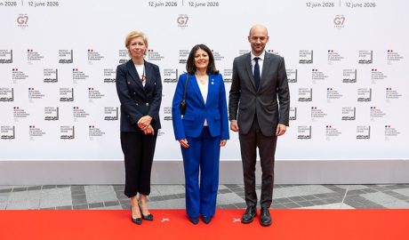 Al centre de la imatge, la ministra Imma Tor