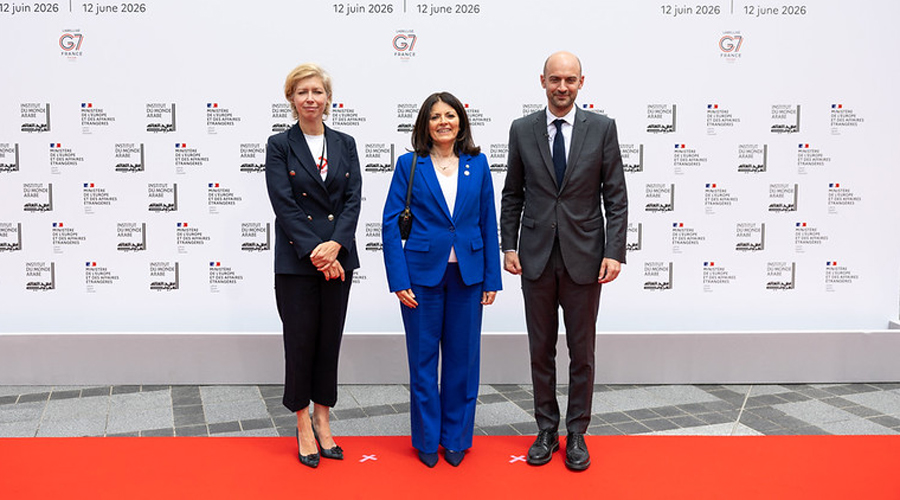 Al centre de la imatge, la ministra Imma Tor
