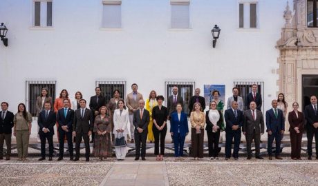 Tercer per l'esquerra, a la primera fila, el secretari d'Estat, Joan León