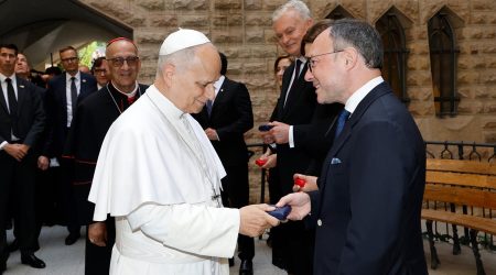 Salutació entre Lleó XIV i Xavier Espot