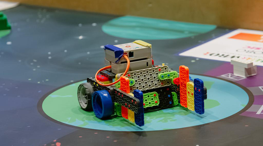 Un dels robots construïts en una edició anterior de la World Robot Olympiad